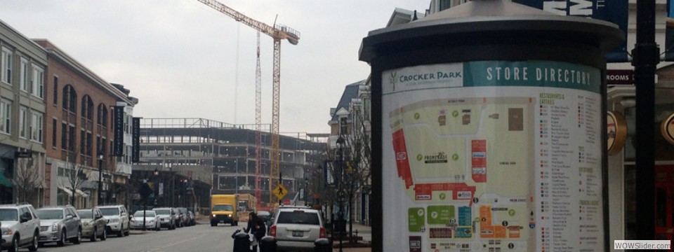 Crocker Park is an established mixed-use development that brings retail, residential, and office space into a single, open-air development with the feel of a small town center. The facility stretches across several blocks — more than 200,000m<sup>2</sup> — and offers patrons a safe and
convenient environment in which to live, work, and shop.