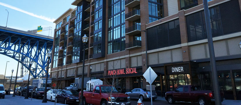 Built where the Cuyahoga River meets Lake Erie (one of the American Great Lakes),
the Flats East Bank offers waterfront vistas and easy access to some of the region's most exciting neighborhoods, amenities, and resources.
